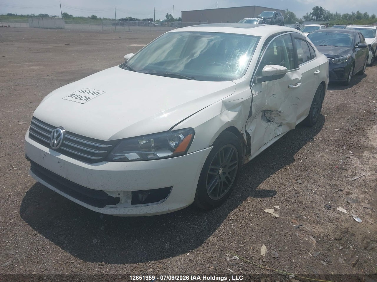 2012 VOLKSWAGEN PASSAT thumbnail 3