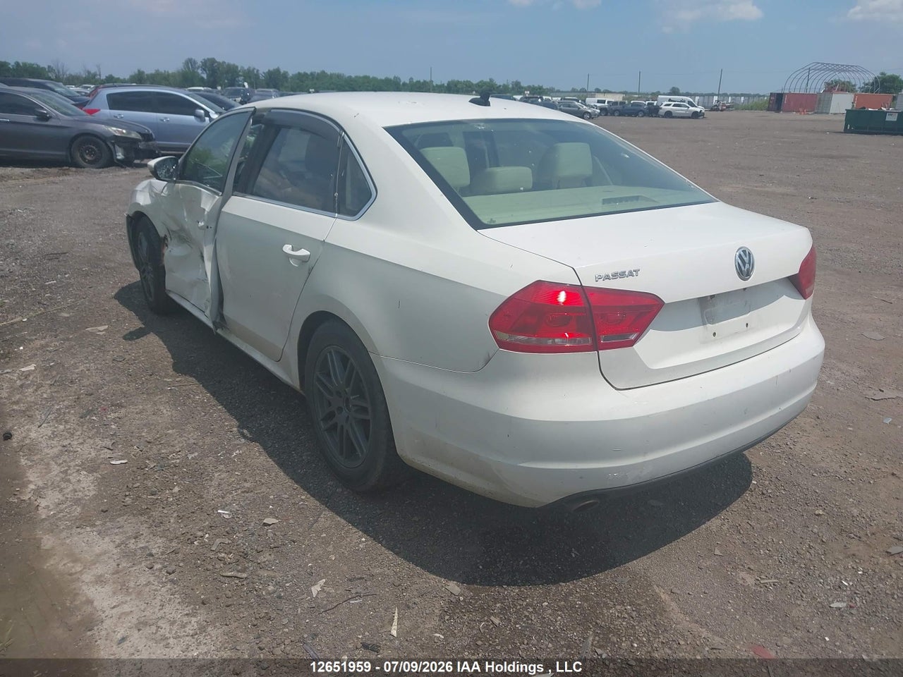 2012 VOLKSWAGEN PASSAT thumbnail 4