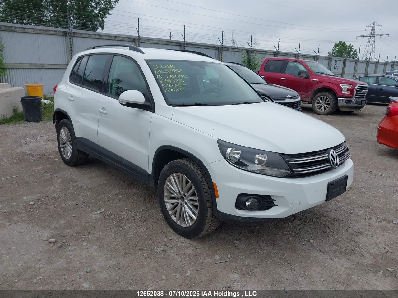 2015 VOLKSWAGEN TIGUAN thumbnail 2