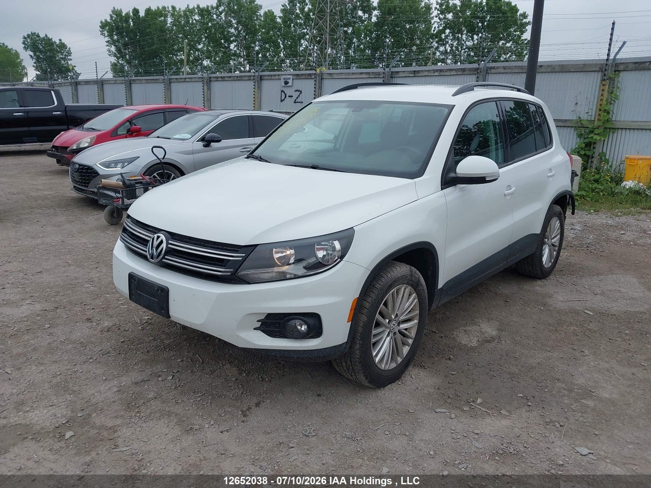 2015 VOLKSWAGEN TIGUAN thumbnail 3