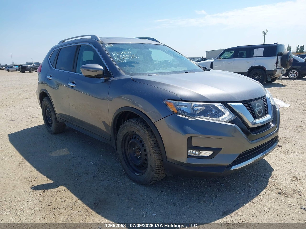 2017 NISSAN ROGUE thumbnail 2