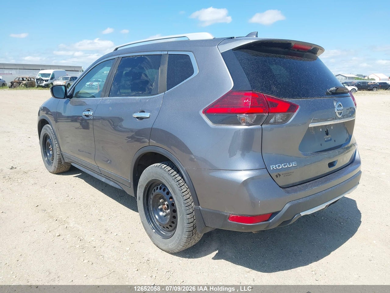 2017 NISSAN ROGUE thumbnail 4