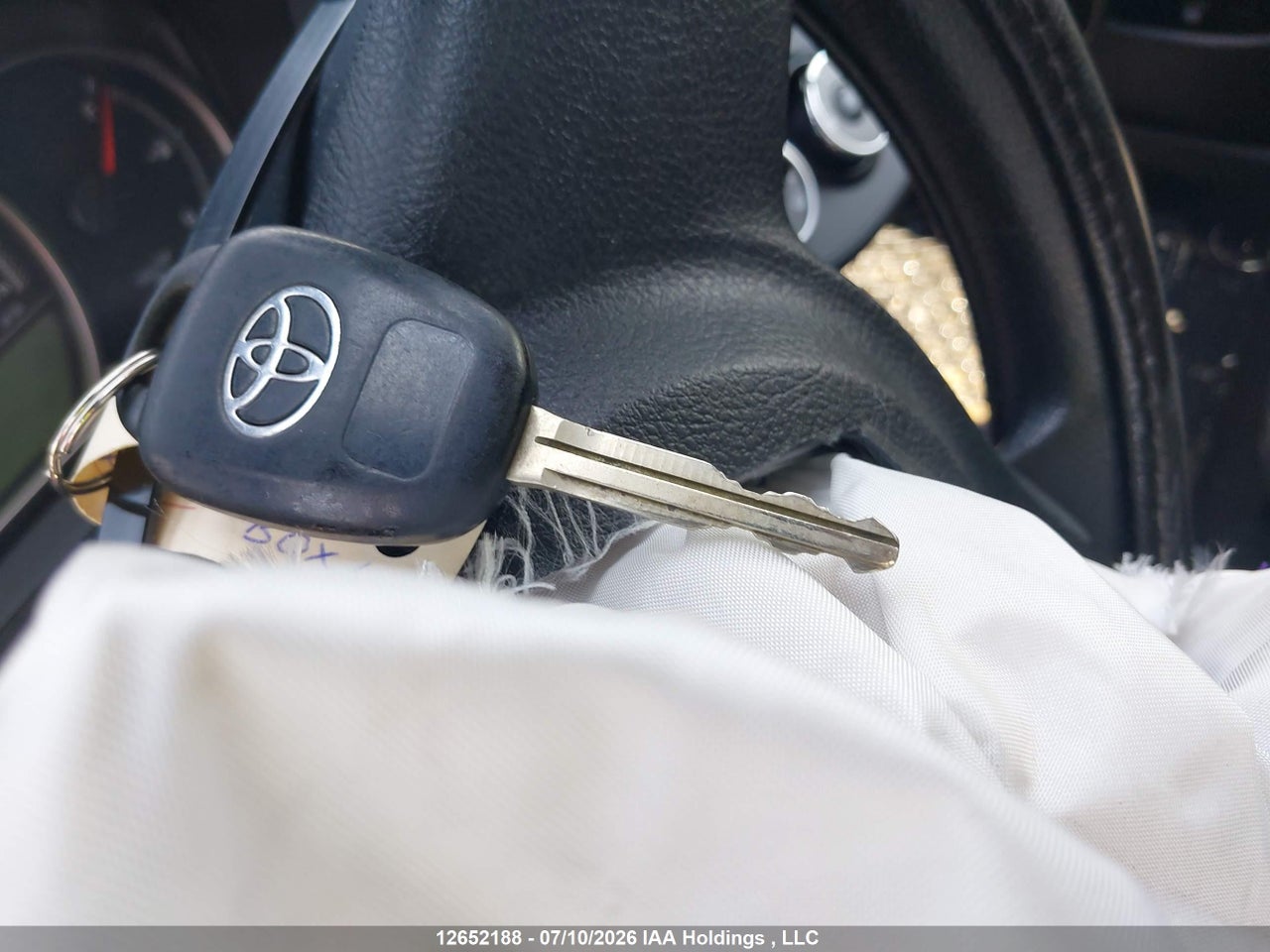 2015 TOYOTA YARIS thumbnail 12