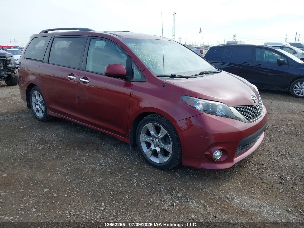 2013 TOYOTA SIENNA SE 8 PASSENGER thumbnail 2
