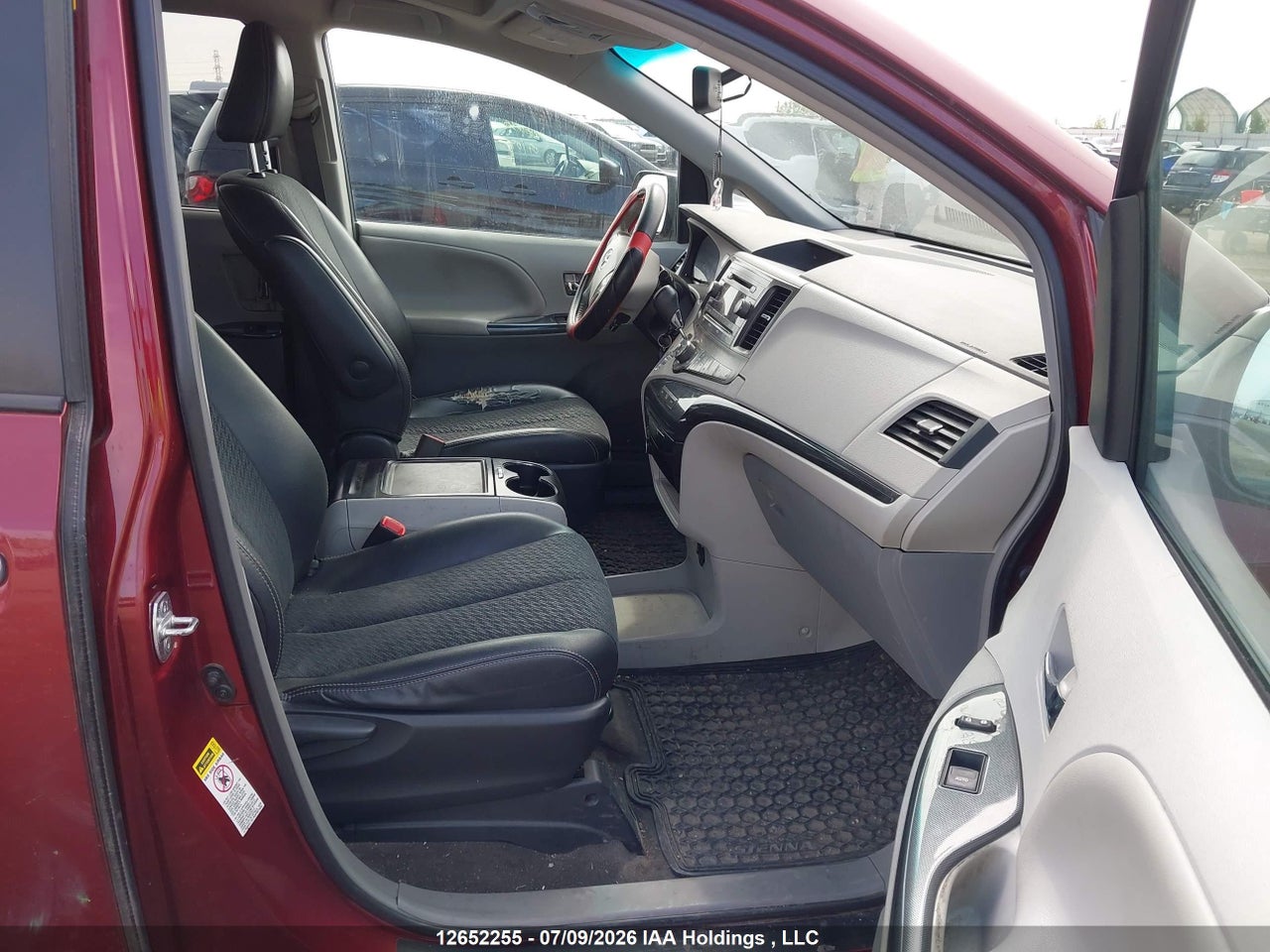 2013 TOYOTA SIENNA SE 8 PASSENGER thumbnail 6