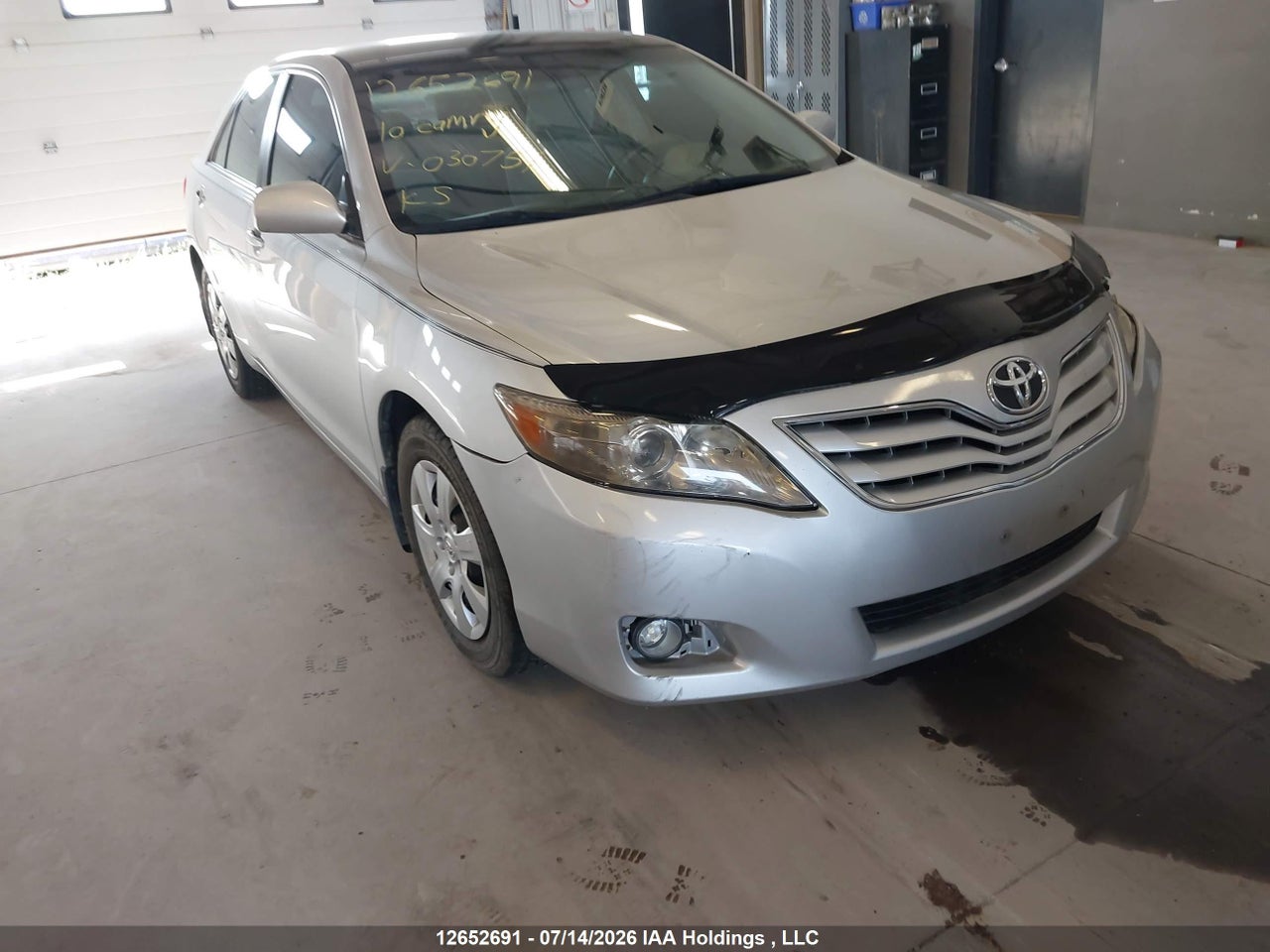 2010 TOYOTA CAMRY SE/LE/XLE thumbnail 2