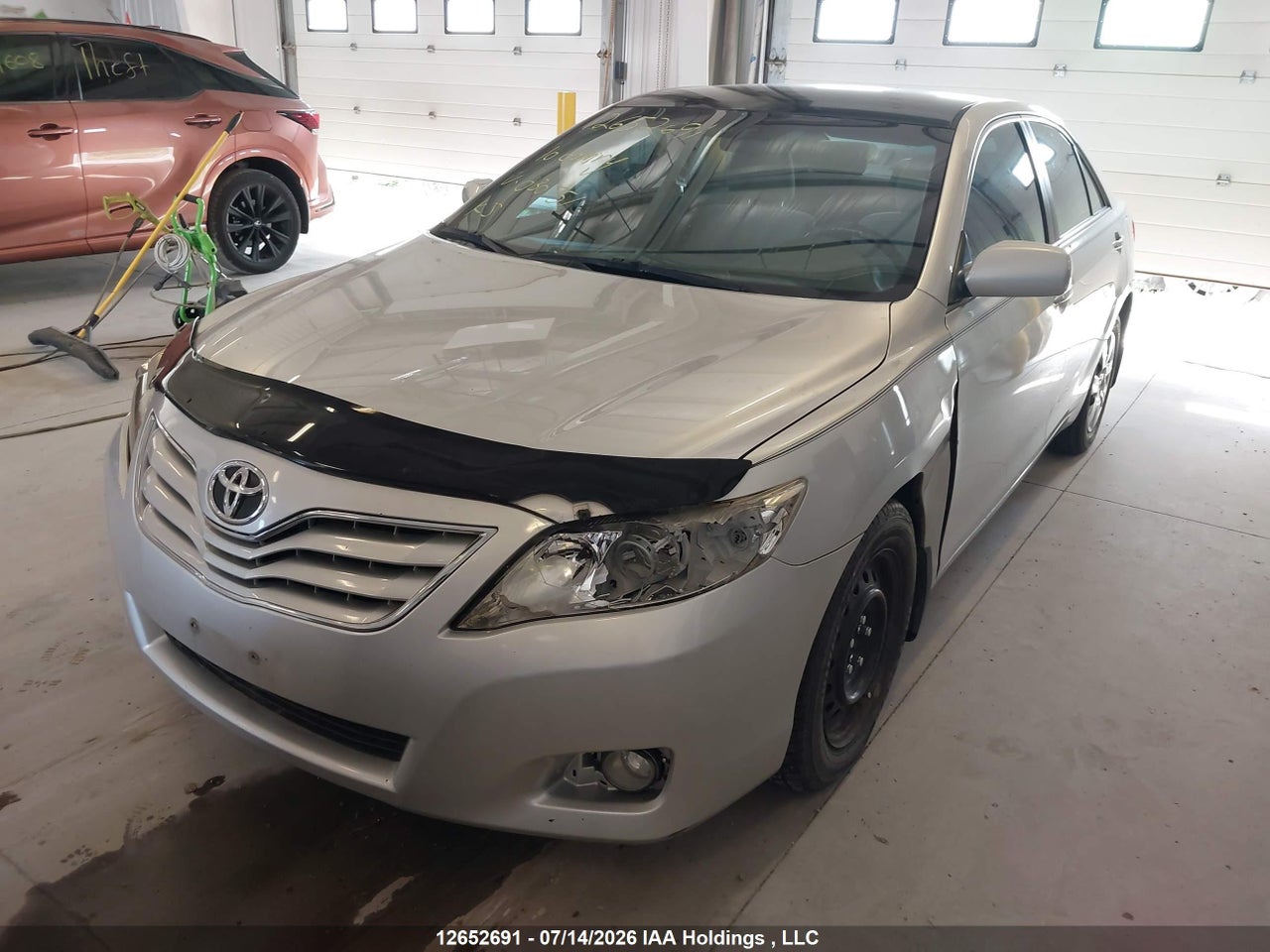 2010 TOYOTA CAMRY SE/LE/XLE thumbnail 3