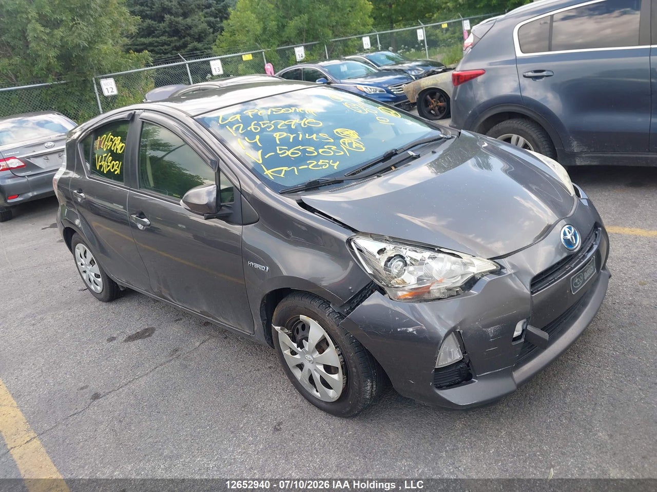 2014 TOYOTA Prius c thumbnail 2