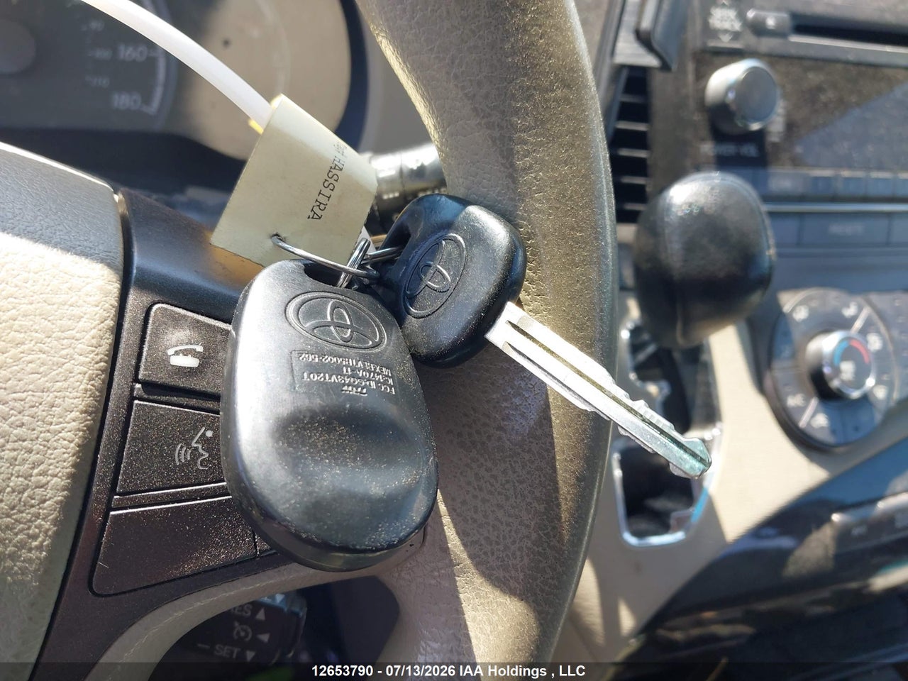 2012 TOYOTA SIENNA LE thumbnail 12