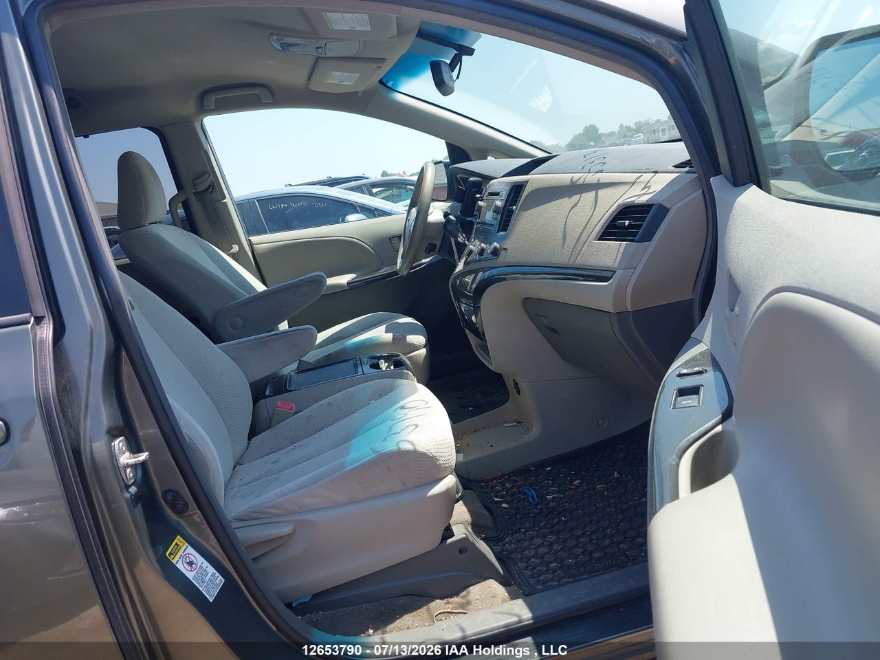 2012 TOYOTA SIENNA LE thumbnail 6