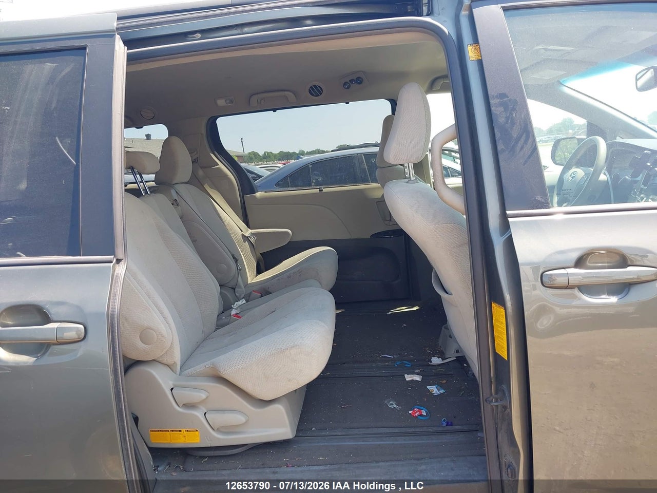 2012 TOYOTA SIENNA LE thumbnail 9