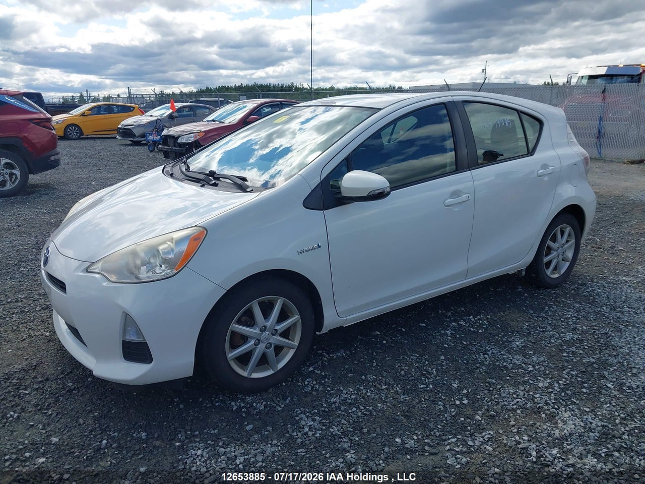 2013 TOYOTA Prius c thumbnail 3