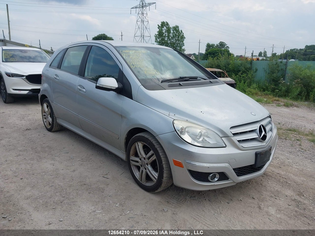 2011 MERCEDES BENZ B200 thumbnail 2