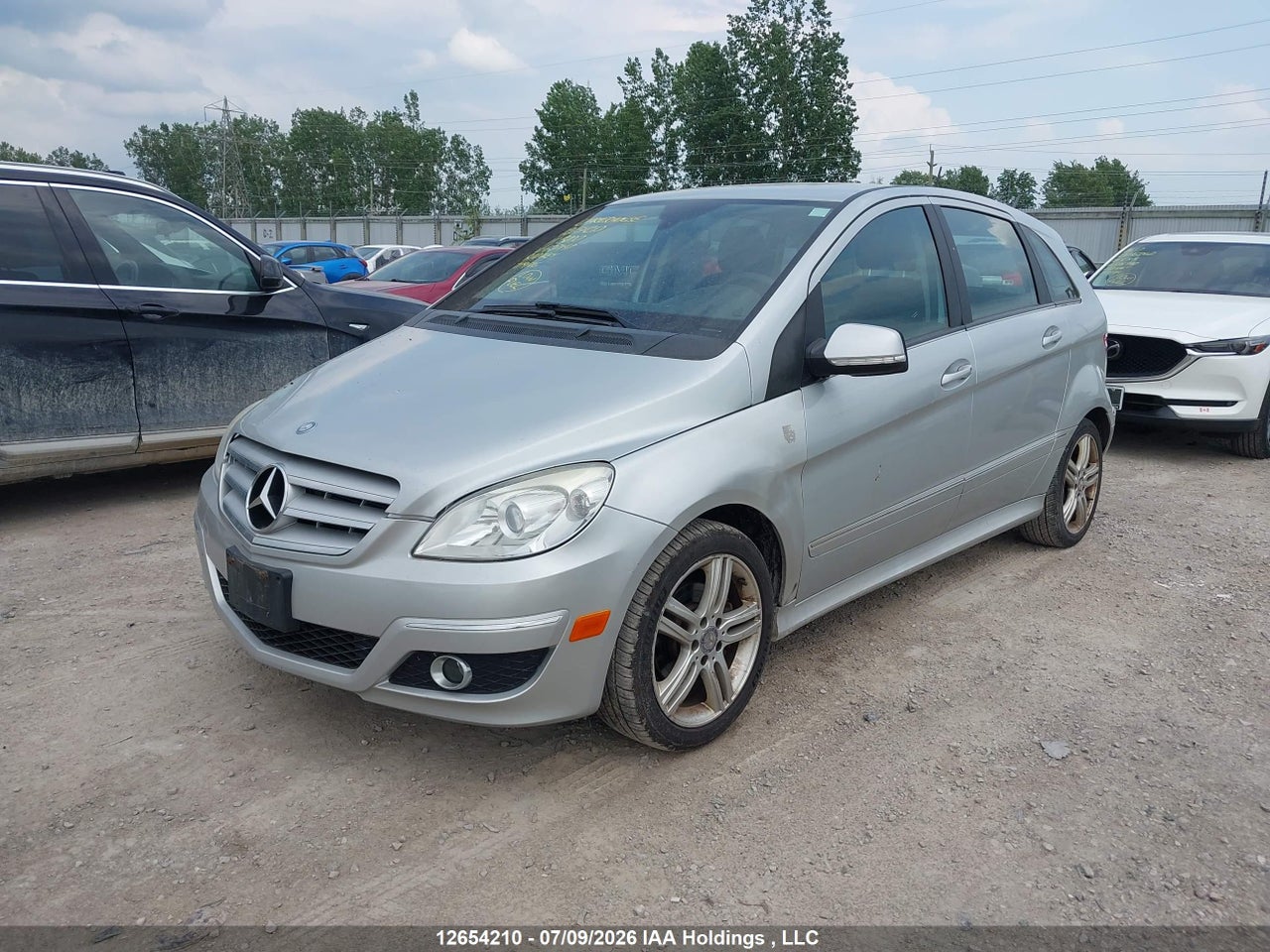 2011 MERCEDES BENZ B200 thumbnail 3