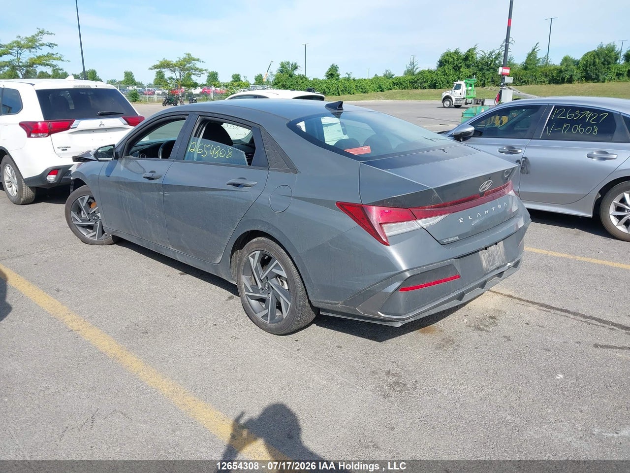 2025 HYUNDAI ELANTRA PREFERRED WITH TECH PACKAGE thumbnail 4