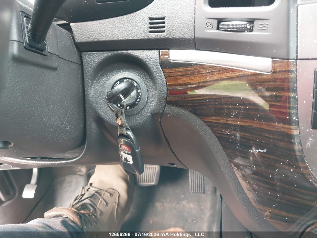2011 HYUNDAI SANTA FE thumbnail 12