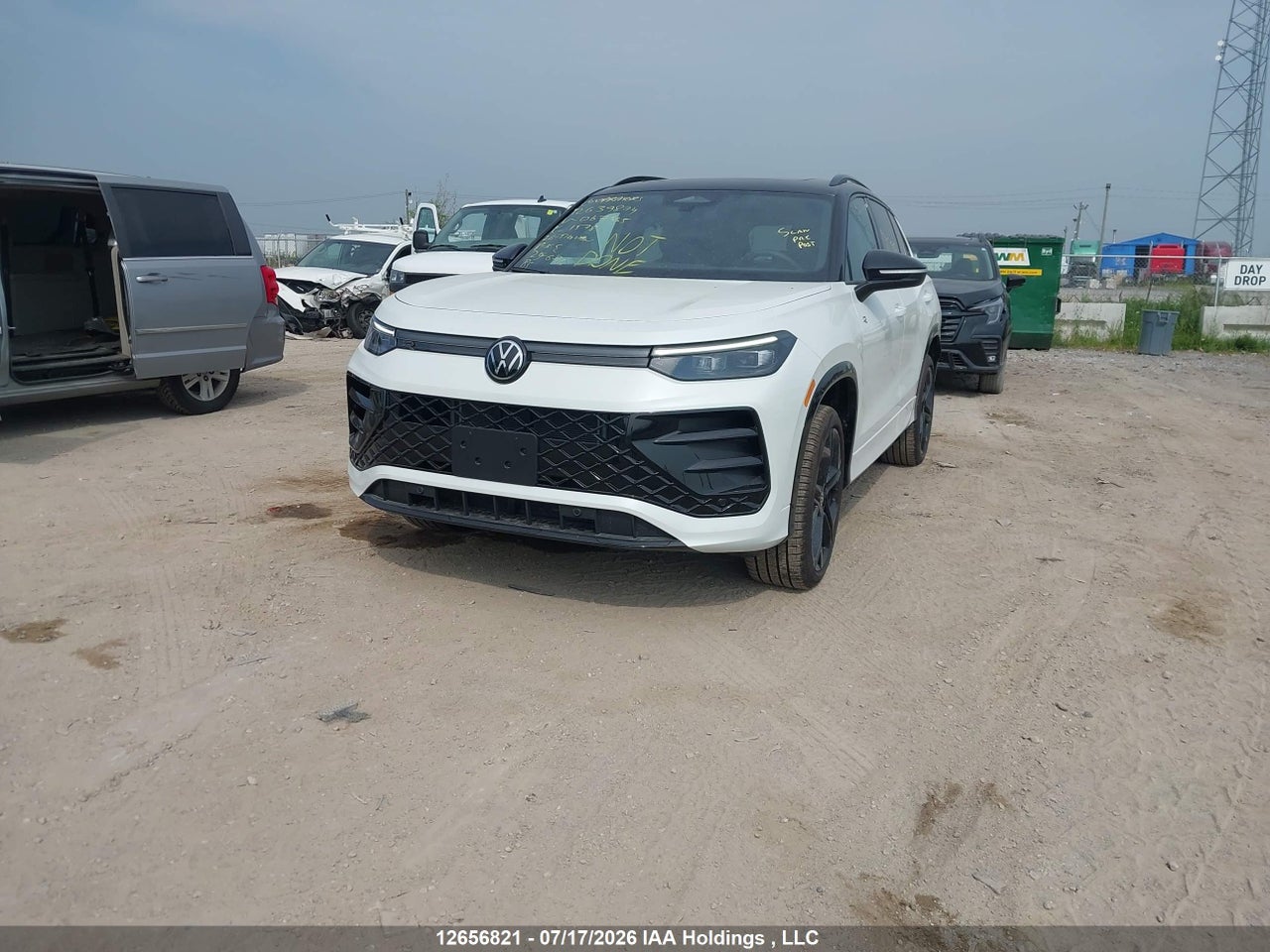 2026 VOLKSWAGEN TIGUAN COMFORTLINE R-LINE BLACK EDITION 4MOTION thumbnail 3