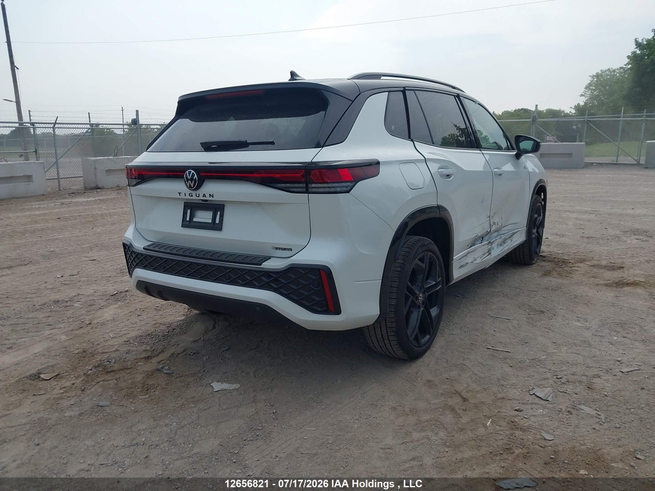 2026 VOLKSWAGEN TIGUAN COMFORTLINE R-LINE BLACK EDITION 4MOTION thumbnail 5