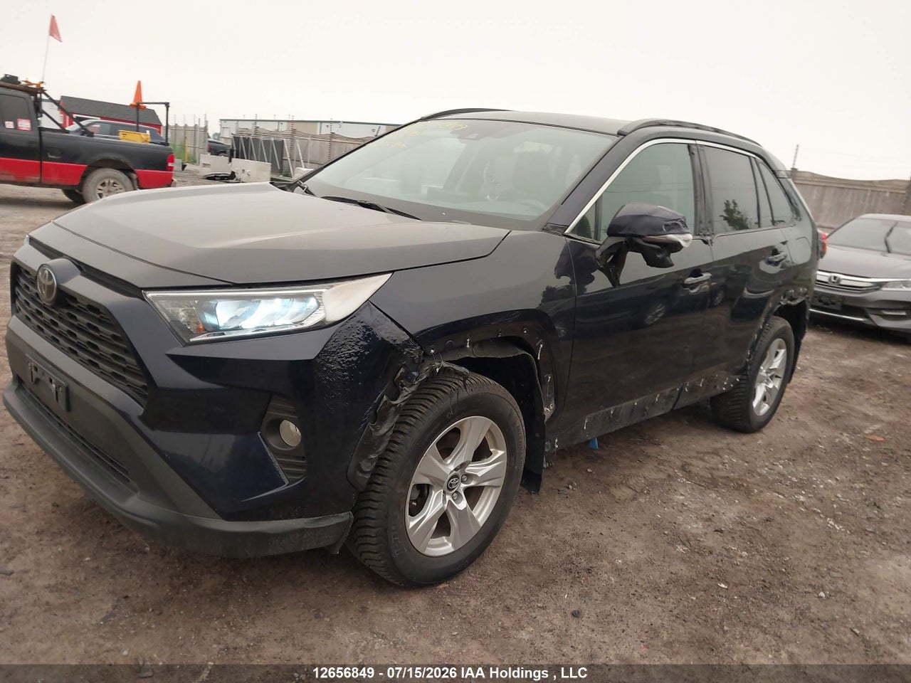 2019 TOYOTA RAV4 XLE thumbnail 3