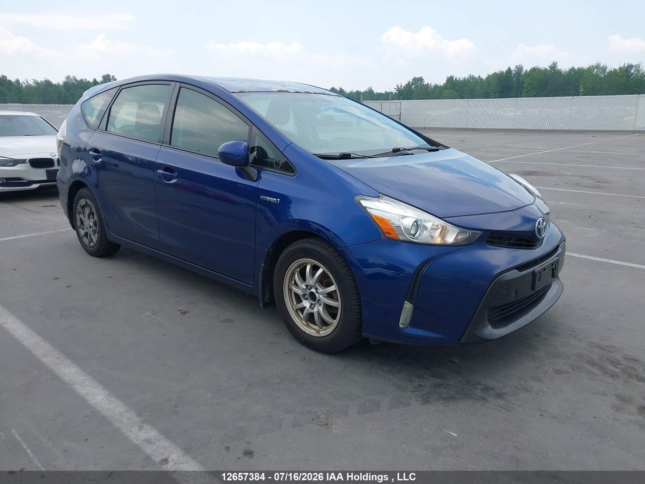2015 TOYOTA PRIUS V thumbnail 2