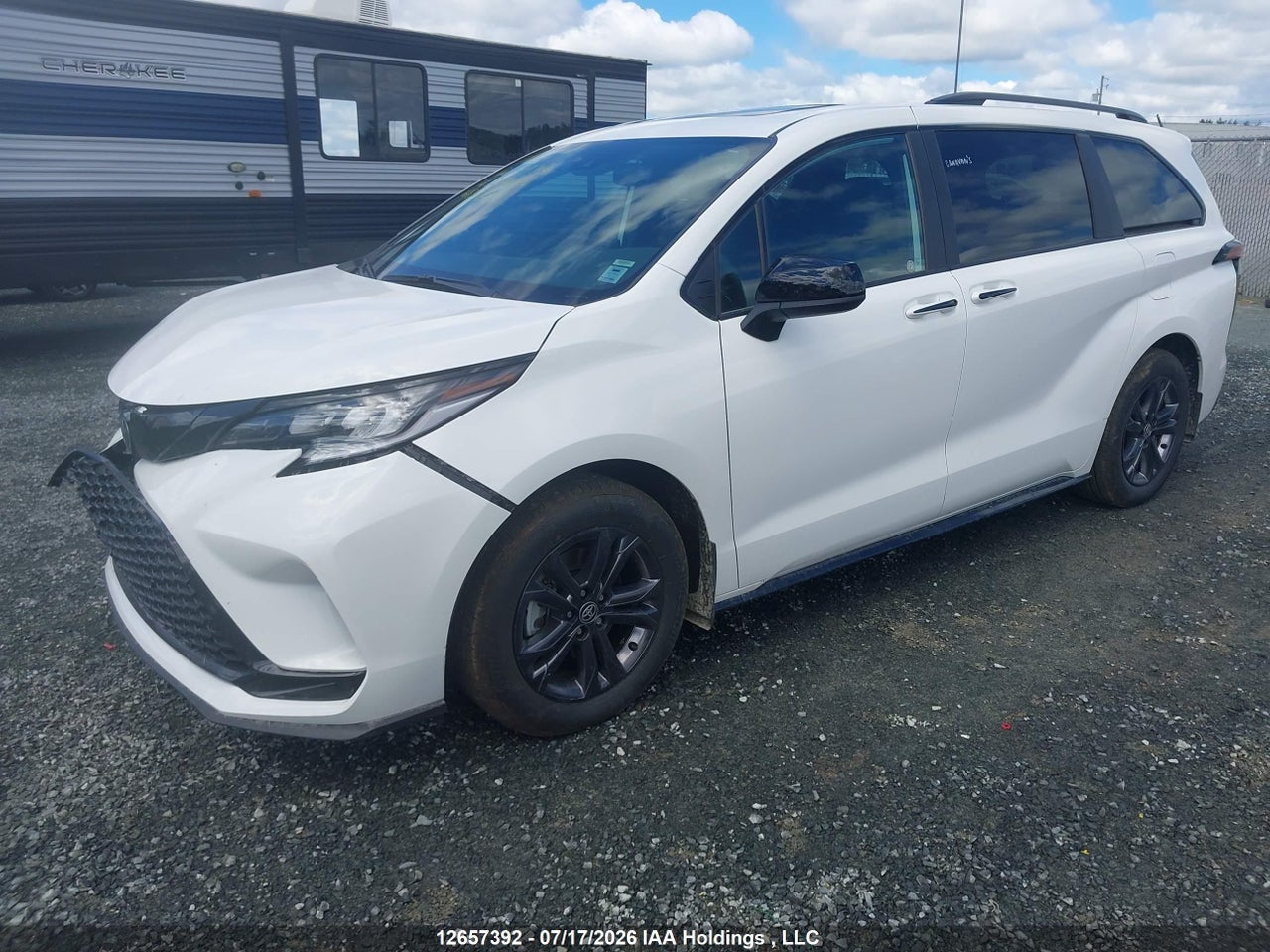 2026 TOYOTA SIENNA LE/XSE/LIMITED/PLATINUM thumbnail 3