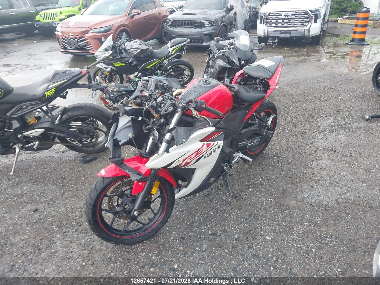 2015 YAMAHA YZF R3 thumbnail 3