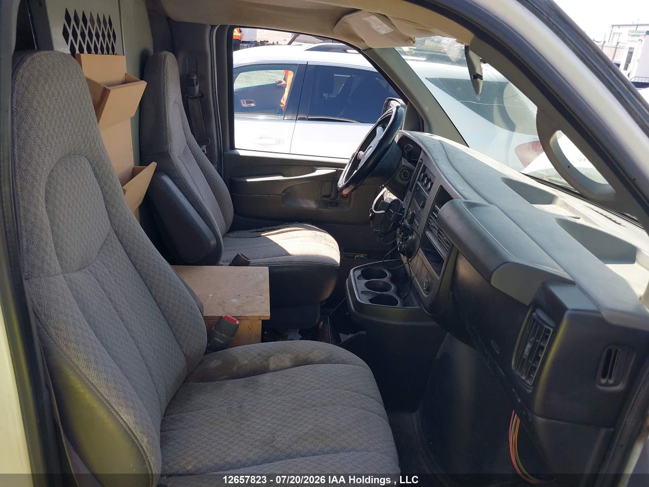 2009 GMC SAVANA G2500 thumbnail 6