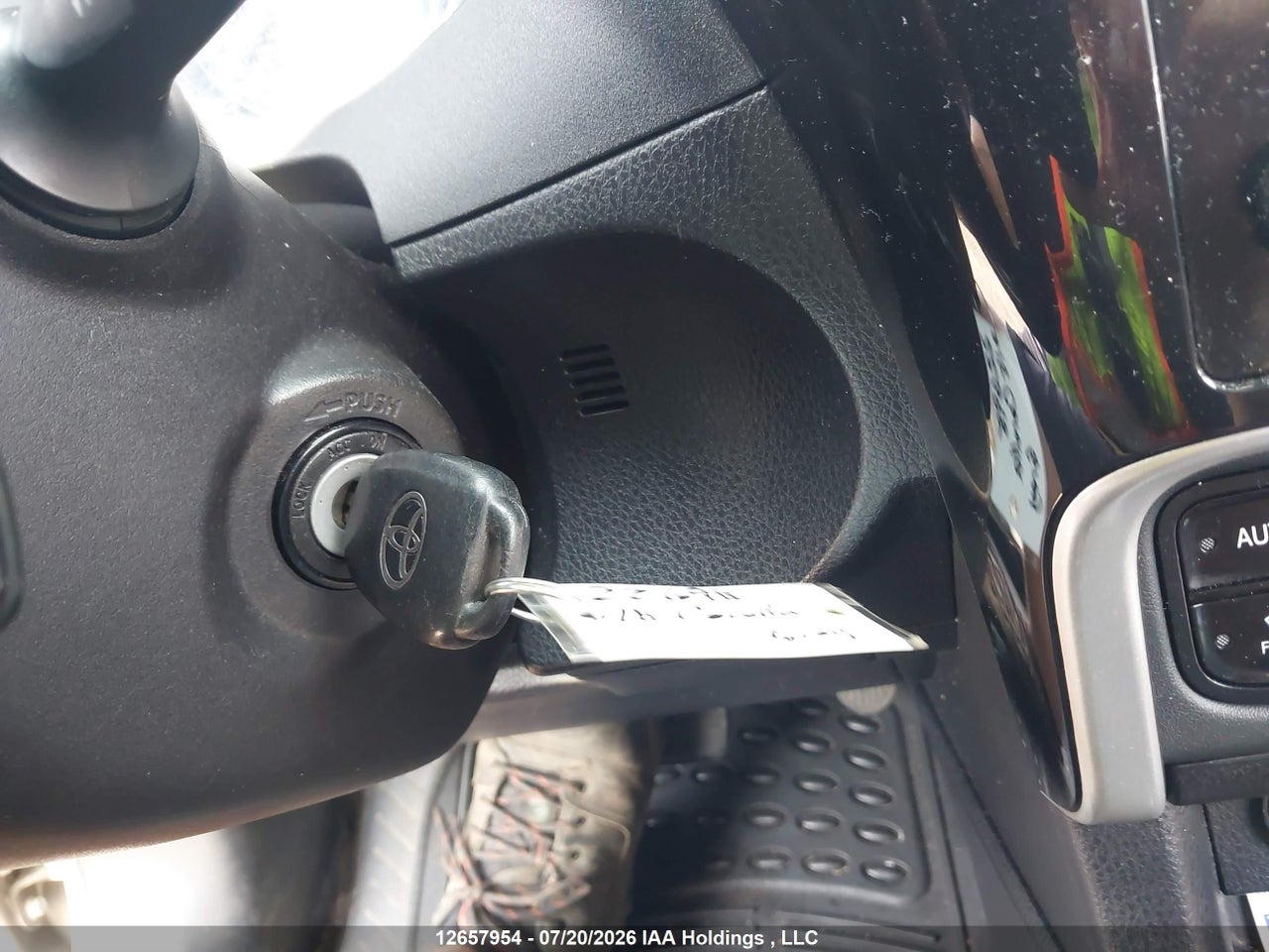 2018 TOYOTA COROLLA LE thumbnail 12