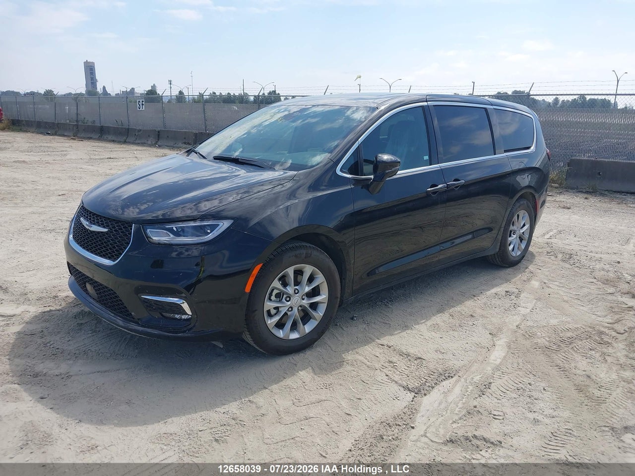 2026 CHRYSLER PACIFICA LIMITED thumbnail 3