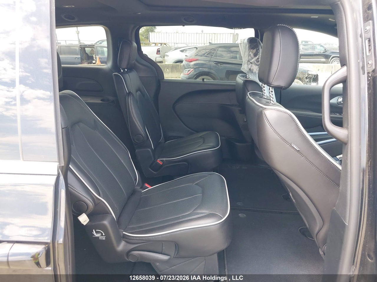 2026 CHRYSLER PACIFICA LIMITED thumbnail 9
