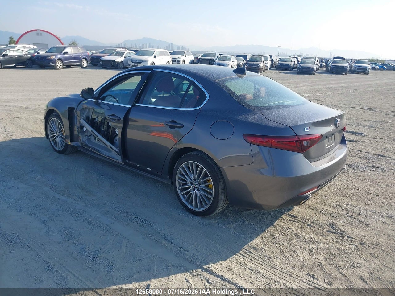 2017 ALFA ROMEO GIULIA TI thumbnail 4