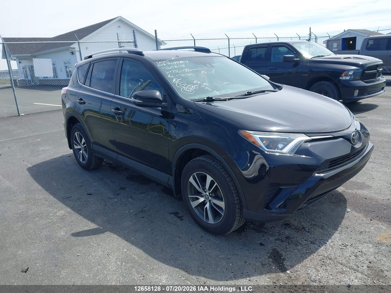 2018 TOYOTA RAV4 LE thumbnail 2