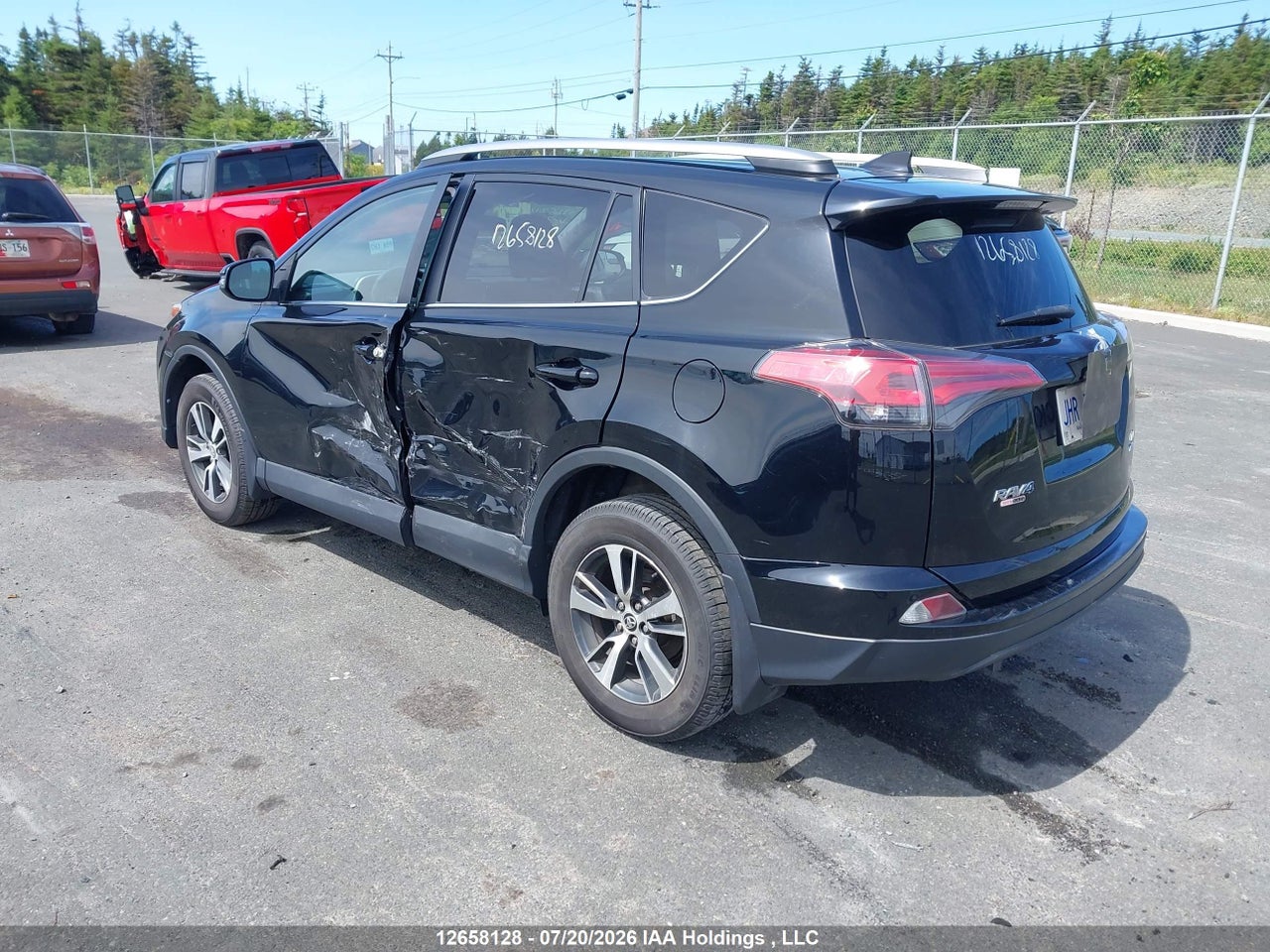 2018 TOYOTA RAV4 LE thumbnail 4