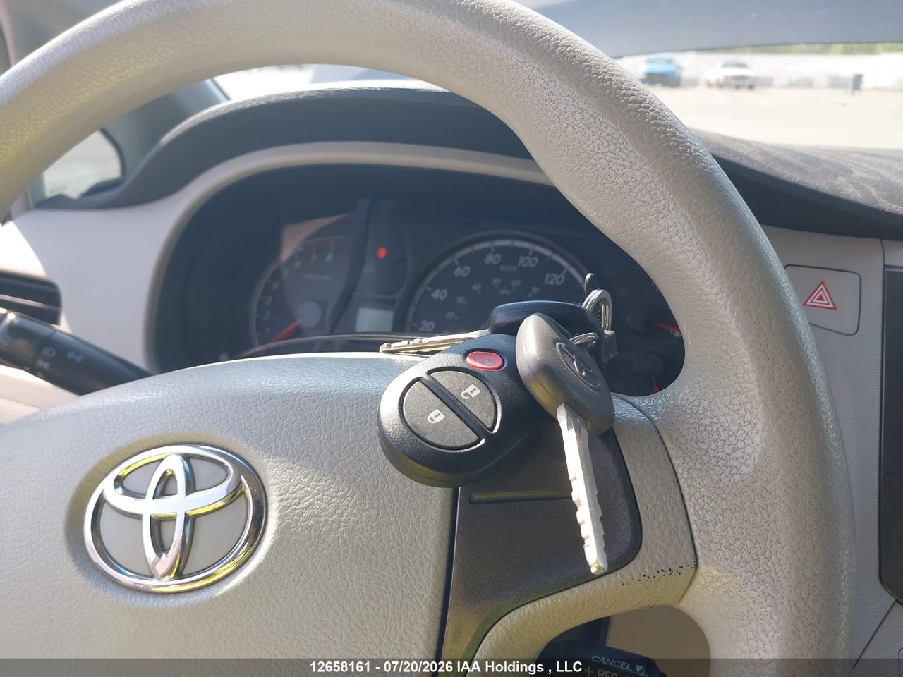 2011 TOYOTA SIENNA thumbnail 12