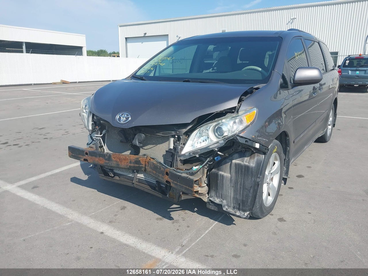 2011 TOYOTA SIENNA thumbnail 3