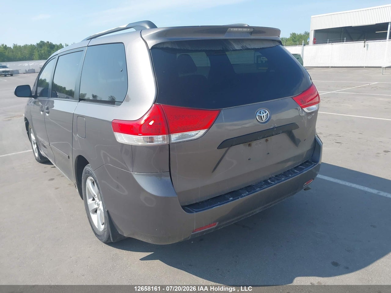 2011 TOYOTA SIENNA thumbnail 4