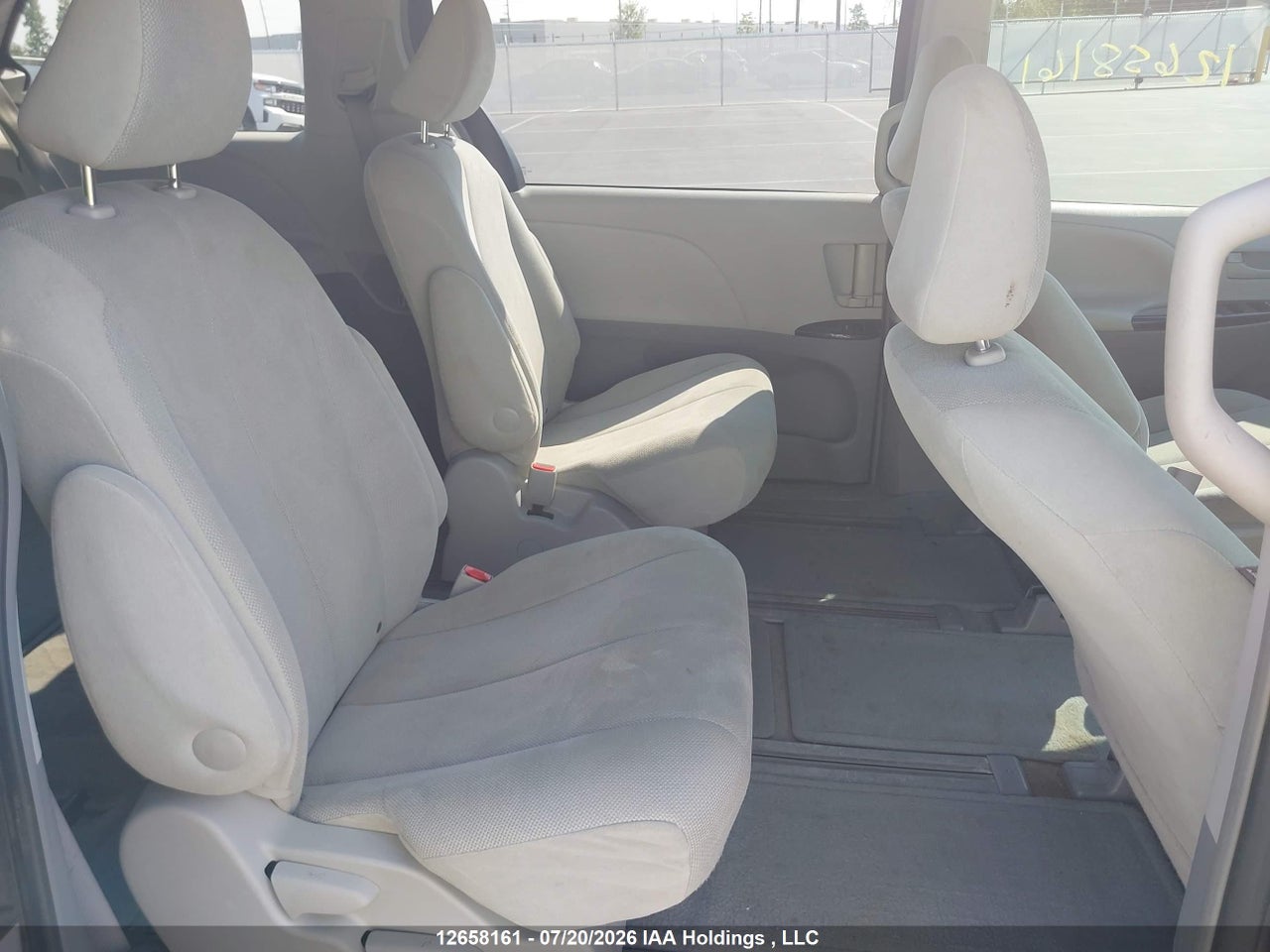 2011 TOYOTA SIENNA thumbnail 9
