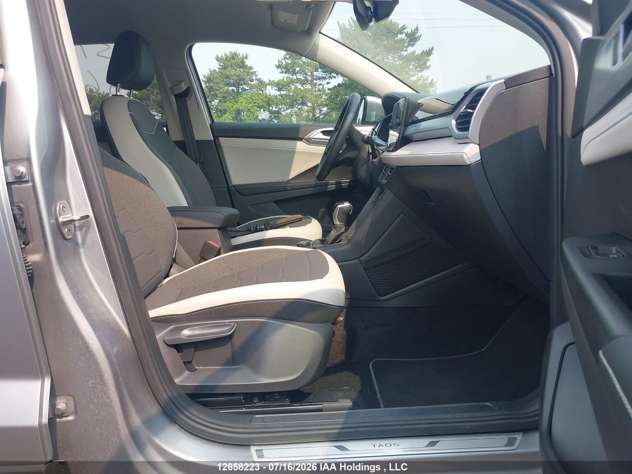 2025 VOLKSWAGEN TAOS SE thumbnail 6