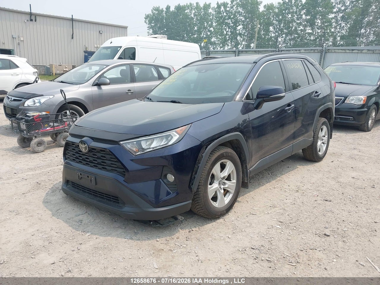 2020 TOYOTA RAV4 XLE thumbnail 3