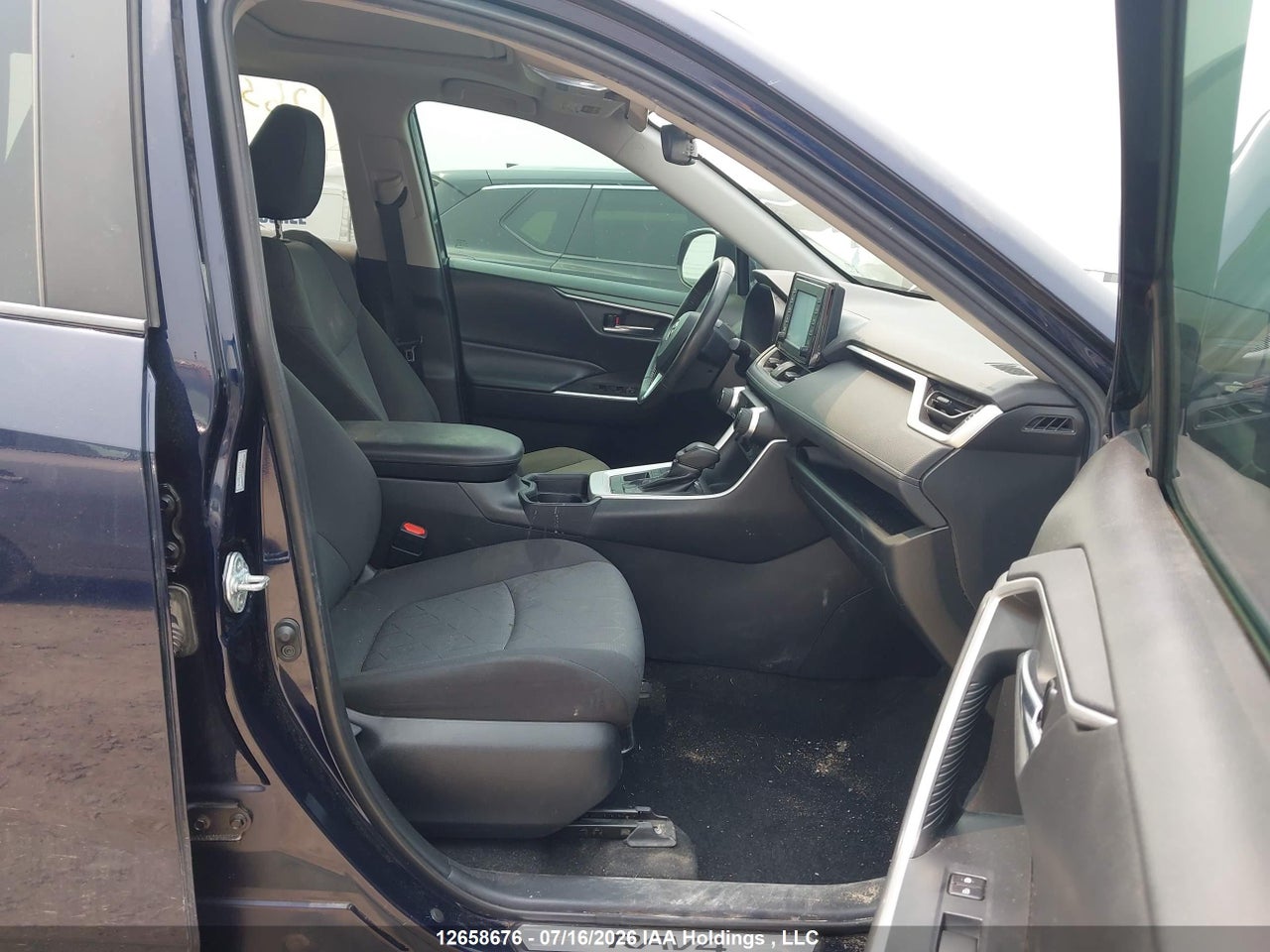 2020 TOYOTA RAV4 XLE thumbnail 6