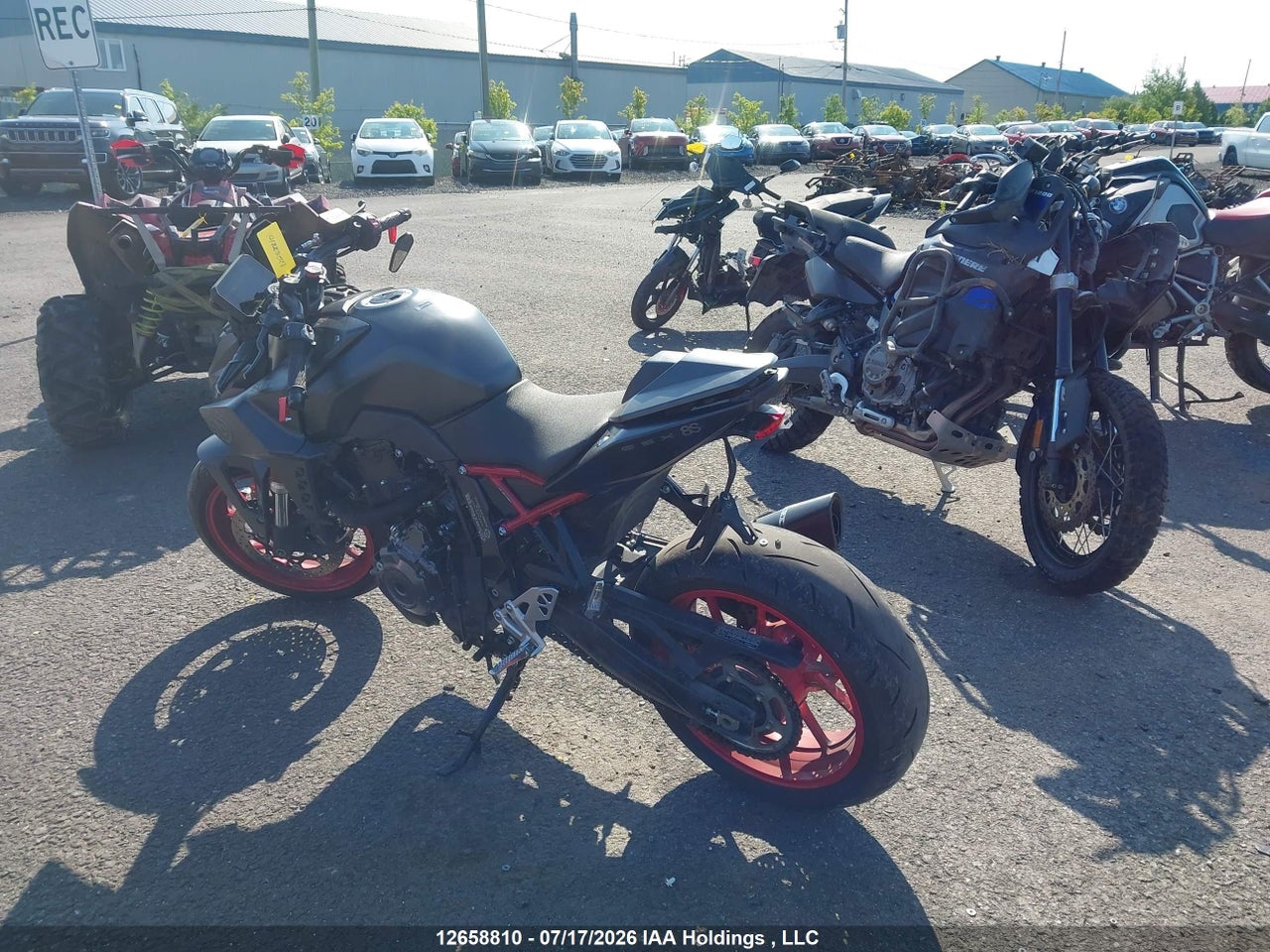 2025 SUZUKI GSX800 R thumbnail 4