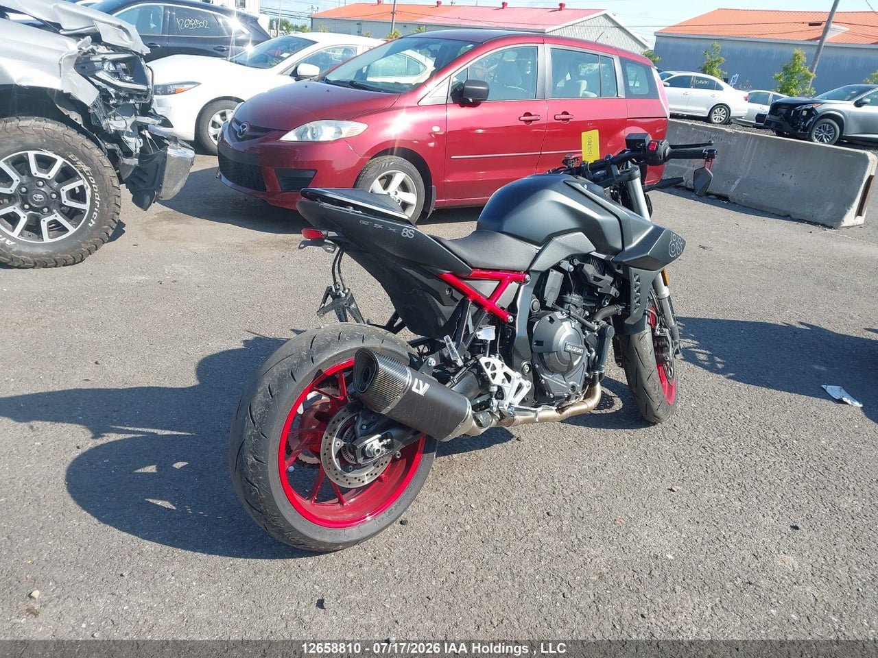 2025 SUZUKI GSX800 R thumbnail 5