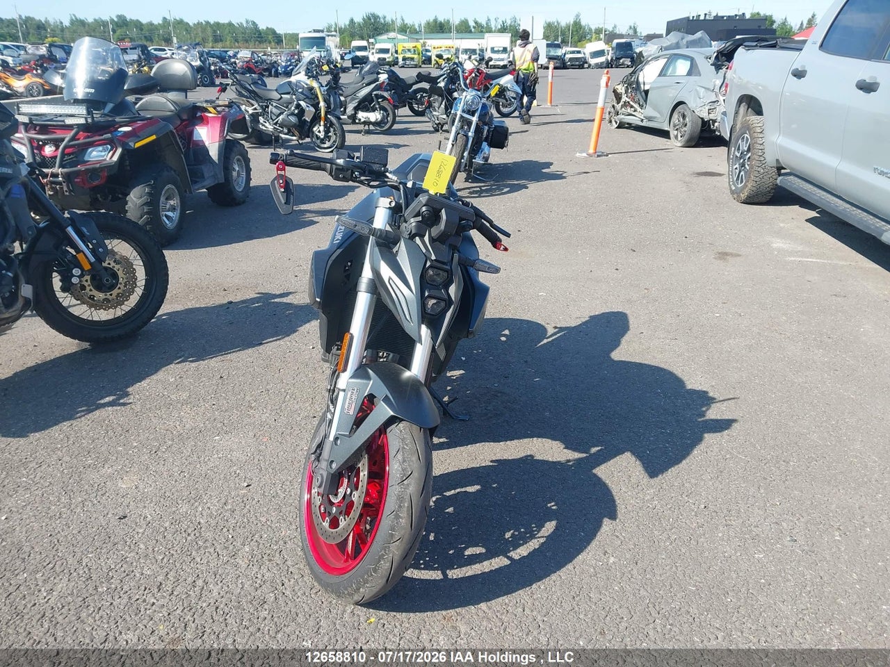 2025 SUZUKI GSX800 R thumbnail 6
