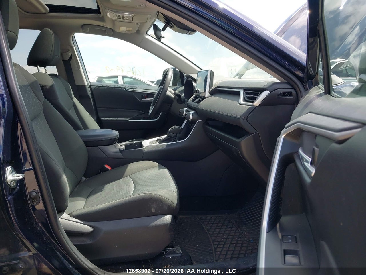 2024 TOYOTA RAV4 XLE/WOODLAND EDITION thumbnail 6