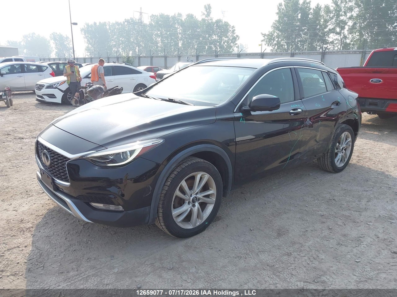 2017 INFINITI QX30 thumbnail 3