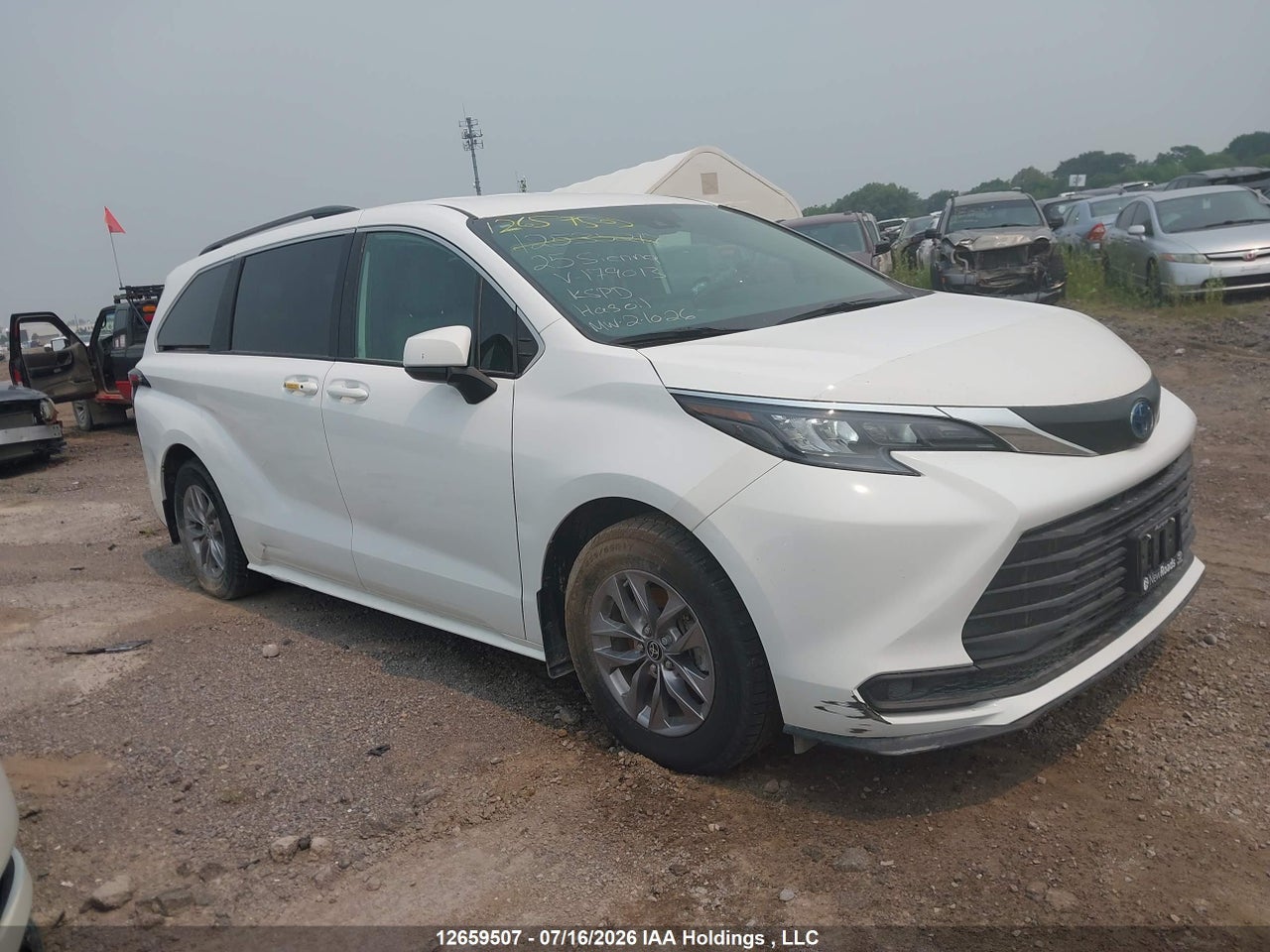 2025 TOYOTA SIENNA LE 8-PASSENGER thumbnail 2