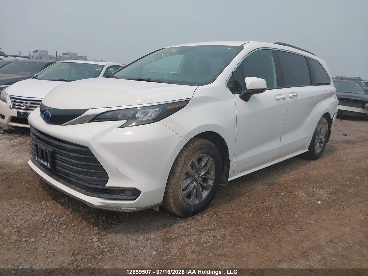 2025 TOYOTA SIENNA LE 8-PASSENGER thumbnail 3