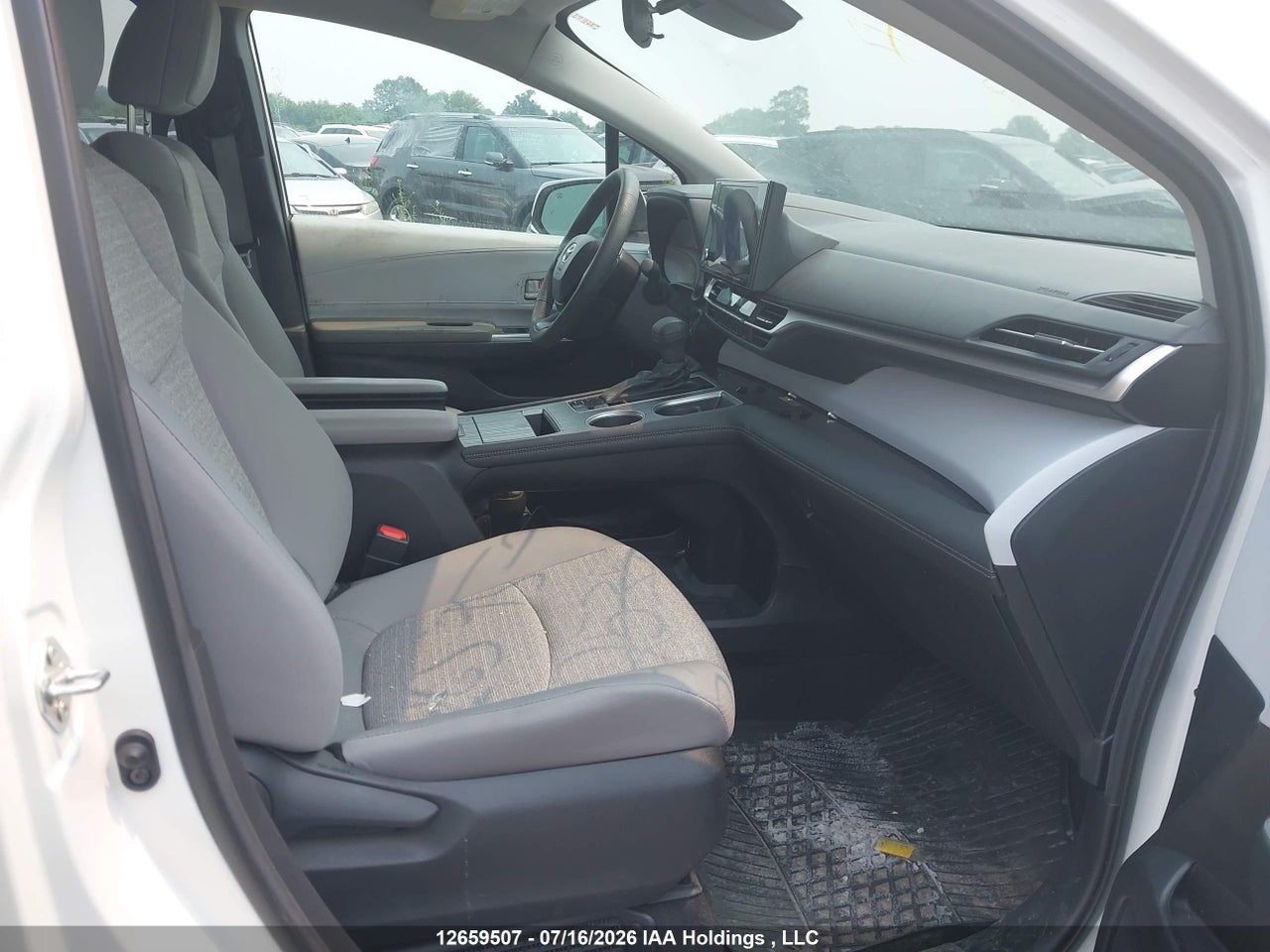 2025 TOYOTA SIENNA LE 8-PASSENGER thumbnail 6