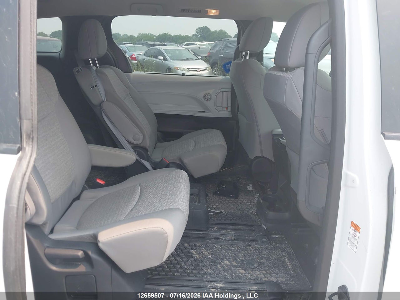 2025 TOYOTA SIENNA LE 8-PASSENGER thumbnail 9