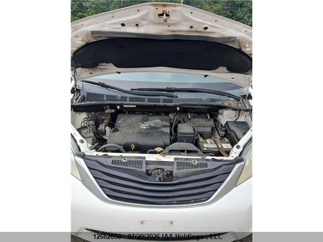 2012 TOYOTA SIENNA LE thumbnail 11